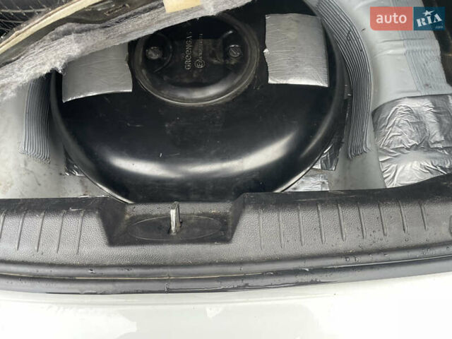 Белый Шевроле Круз, объемом двигателя 1.36 л и пробегом 199 тыс. км за 7000 $, фото 14 на Automoto.ua