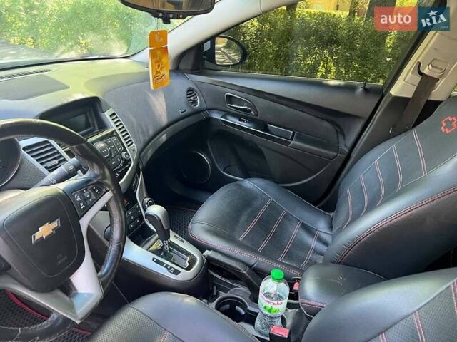 Белый Шевроле Круз, объемом двигателя 1.4 л и пробегом 167 тыс. км за 5000 $, фото 11 на Automoto.ua