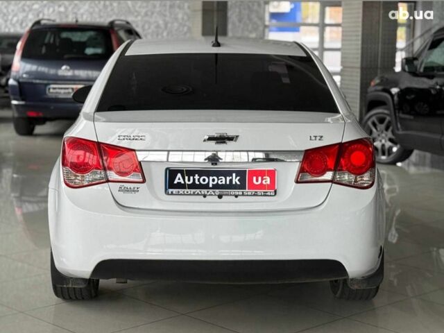 Белый Шевроле Круз, объемом двигателя 1.4 л и пробегом 258 тыс. км за 8140 $, фото 19 на Automoto.ua