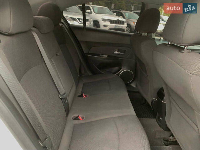 Белый Шевроле Круз, объемом двигателя 2 л и пробегом 212 тыс. км за 8190 $, фото 29 на Automoto.ua