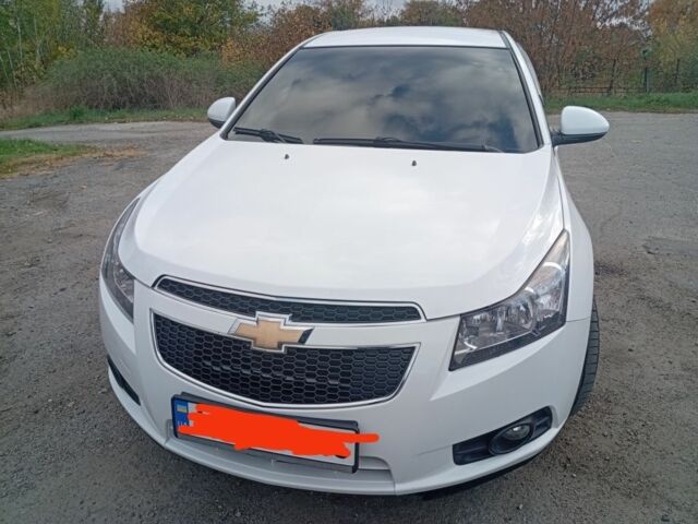Белый Шевроле Круз, объемом двигателя 2 л и пробегом 166 тыс. км за 8000 $, фото 1 на Automoto.ua