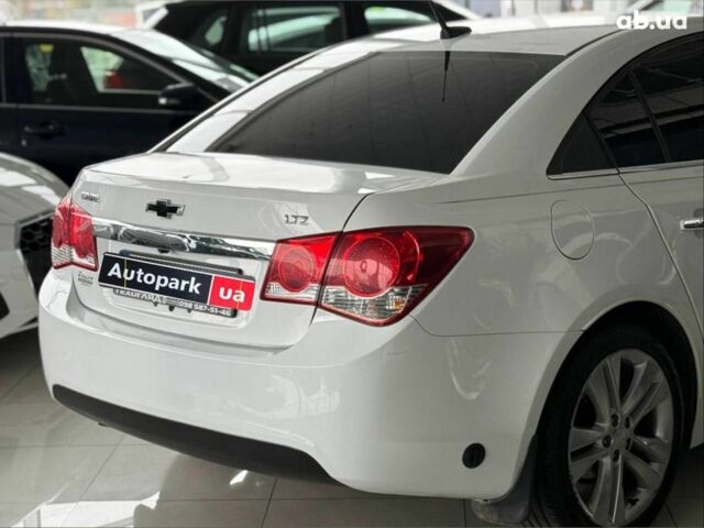 Белый Шевроле Круз, объемом двигателя 1.4 л и пробегом 258 тыс. км за 8140 $, фото 20 на Automoto.ua