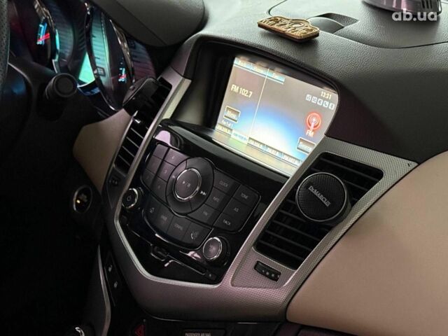 Белый Шевроле Круз, объемом двигателя 1.4 л и пробегом 258 тыс. км за 8140 $, фото 15 на Automoto.ua