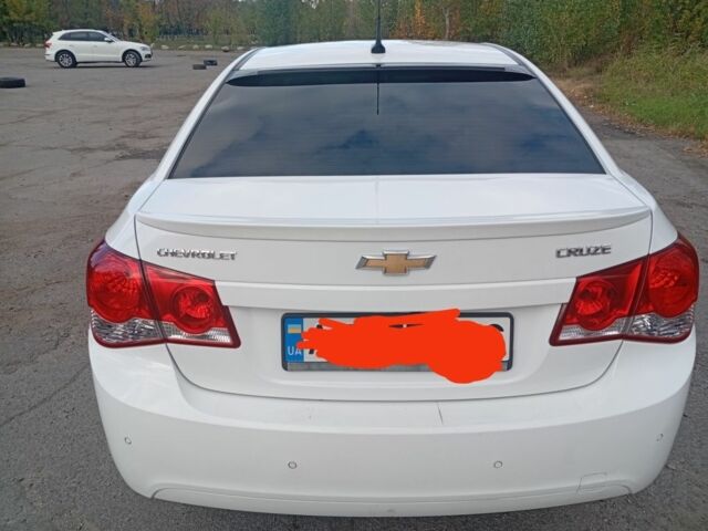 Белый Шевроле Круз, объемом двигателя 2 л и пробегом 166 тыс. км за 8000 $, фото 2 на Automoto.ua
