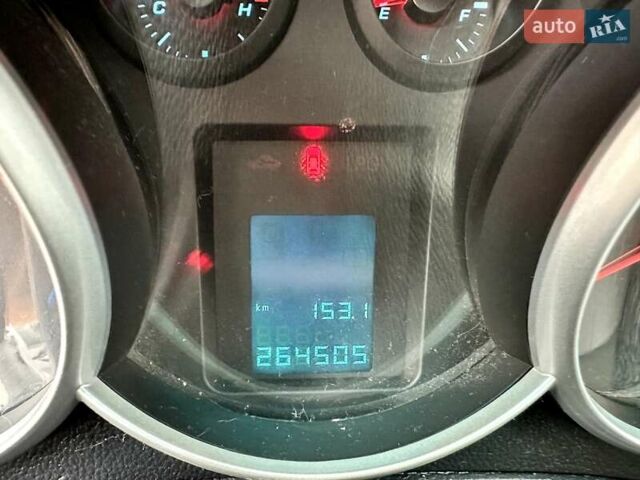 Белый Шевроле Круз, объемом двигателя 1.8 л и пробегом 264 тыс. км за 6400 $, фото 14 на Automoto.ua