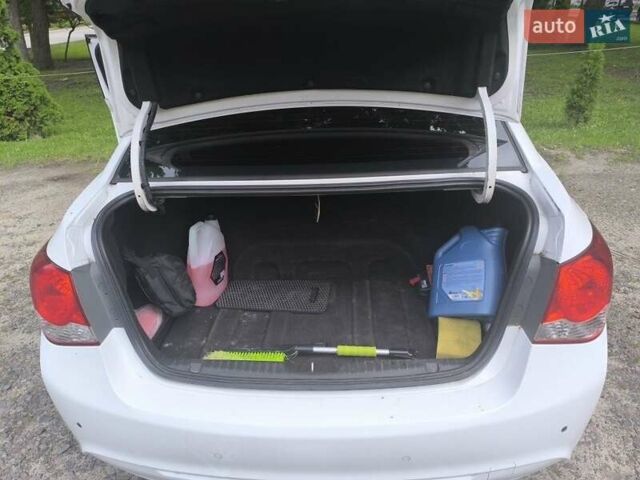 Белый Шевроле Круз, объемом двигателя 1.8 л и пробегом 220 тыс. км за 7100 $, фото 7 на Automoto.ua