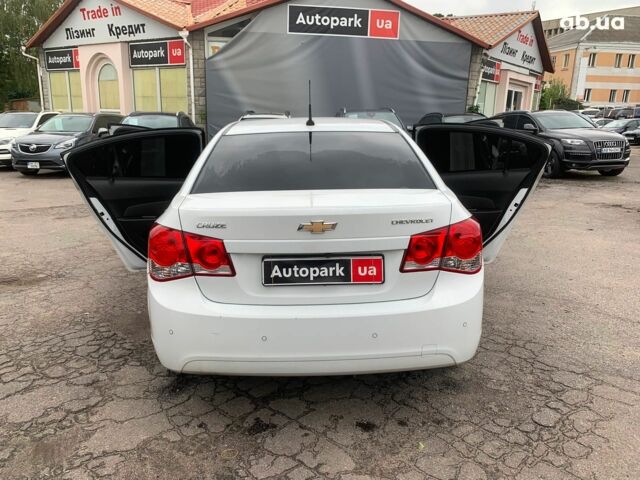 Белый Шевроле Круз, объемом двигателя 2 л и пробегом 212 тыс. км за 8190 $, фото 15 на Automoto.ua