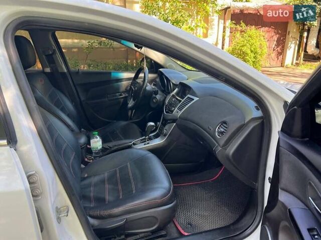 Белый Шевроле Круз, объемом двигателя 1.4 л и пробегом 167 тыс. км за 5000 $, фото 12 на Automoto.ua