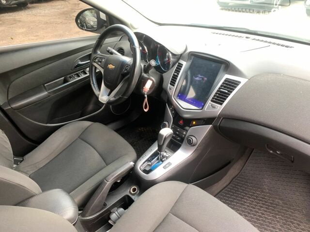 Белый Шевроле Круз, объемом двигателя 2 л и пробегом 212 тыс. км за 8190 $, фото 32 на Automoto.ua