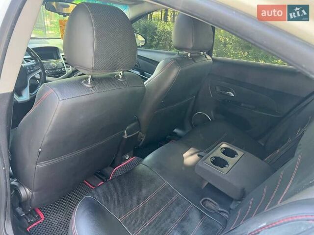 Белый Шевроле Круз, объемом двигателя 1.4 л и пробегом 167 тыс. км за 5000 $, фото 7 на Automoto.ua