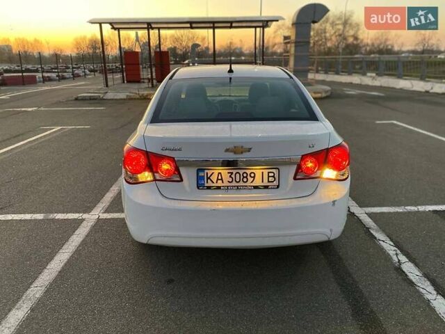 Белый Шевроле Круз, объемом двигателя 1.36 л и пробегом 210 тыс. км за 6700 $, фото 6 на Automoto.ua