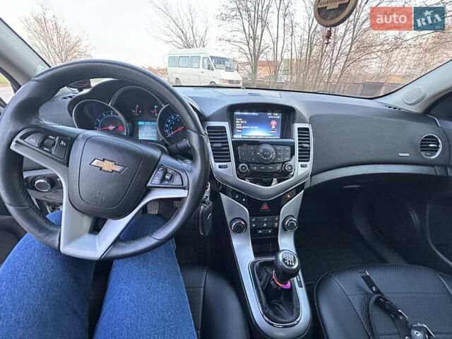 Белый Шевроле Круз, объемом двигателя 1.36 л и пробегом 152 тыс. км за 7000 $, фото 4 на Automoto.ua