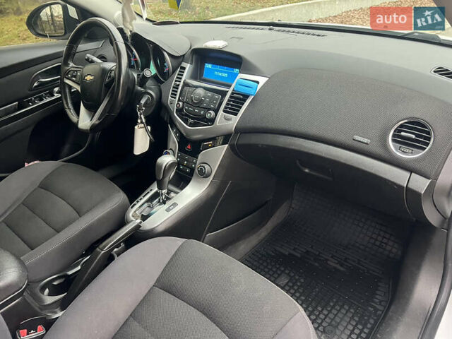 Білий Шевроле Круз, об'ємом двигуна 1.4 л та пробігом 130 тис. км за 6999 $, фото 19 на Automoto.ua