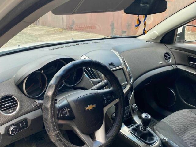 Белый Шевроле Круз, объемом двигателя 1.8 л и пробегом 109 тыс. км за 7950 $, фото 7 на Automoto.ua