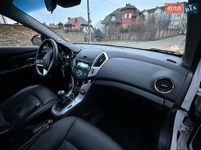 Білий Шевроле Круз, об'ємом двигуна 1.69 л та пробігом 212 тис. км за 6900 $, фото 16 на Automoto.ua