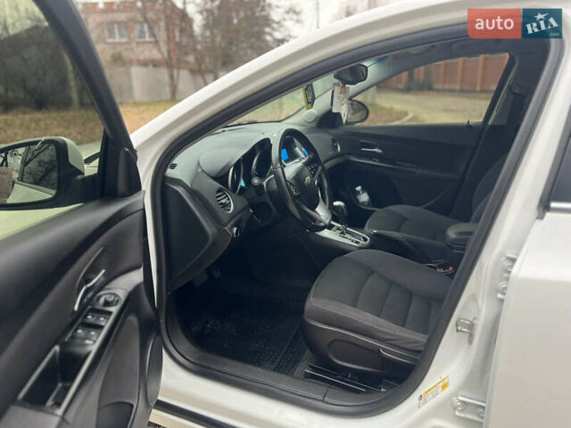 Білий Шевроле Круз, об'ємом двигуна 1.4 л та пробігом 130 тис. км за 6999 $, фото 13 на Automoto.ua