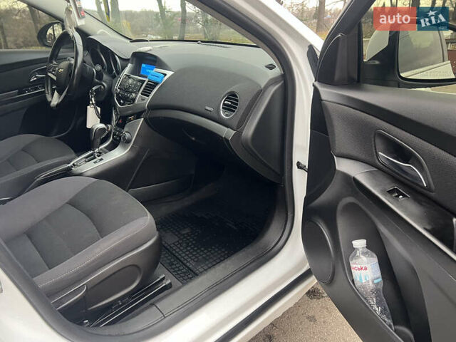 Білий Шевроле Круз, об'ємом двигуна 1.4 л та пробігом 130 тис. км за 6999 $, фото 20 на Automoto.ua