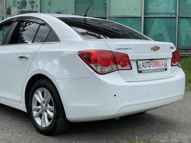 Белый Шевроле Круз, объемом двигателя 1.8 л и пробегом 245 тыс. км за 7990 $, фото 6 на Automoto.ua