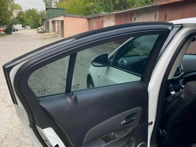 Белый Шевроле Круз, объемом двигателя 1.8 л и пробегом 109 тыс. км за 7950 $, фото 15 на Automoto.ua