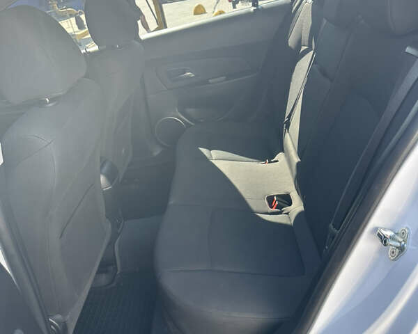 Білий Шевроле Круз, об'ємом двигуна 2 л та пробігом 160 тис. км за 8500 $, фото 3 на Automoto.ua