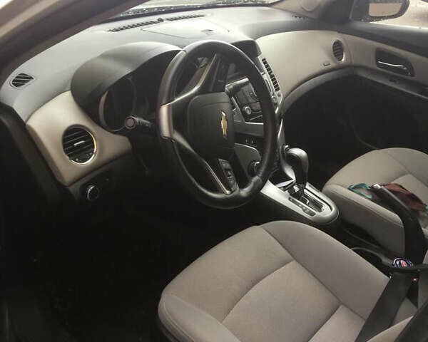 Белый Шевроле Круз, объемом двигателя 1.4 л и пробегом 230 тыс. км за 5800 $, фото 9 на Automoto.ua