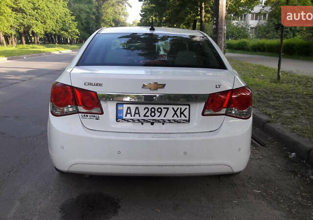 Белый Шевроле Круз, объемом двигателя 1.4 л и пробегом 230 тыс. км за 5800 $, фото 6 на Automoto.ua