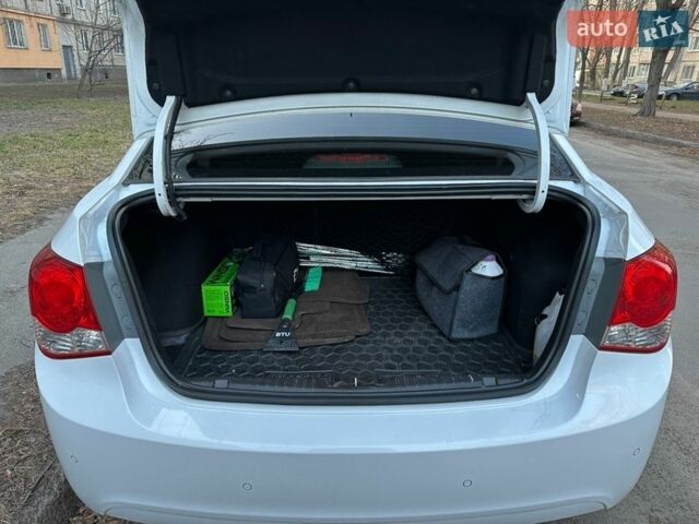 Белый Шевроле Круз, объемом двигателя 1.99 л и пробегом 176 тыс. км за 8000 $, фото 17 на Automoto.ua