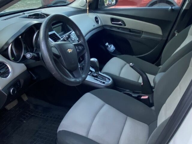 Белый Шевроле Круз, объемом двигателя 1.8 л и пробегом 199 тыс. км за 7900 $, фото 5 на Automoto.ua