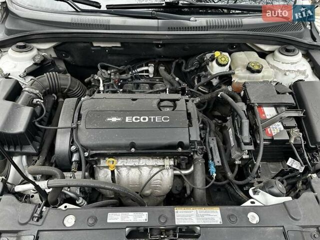 Белый Шевроле Круз, объемом двигателя 1.8 л и пробегом 73 тыс. км за 9499 $, фото 4 на Automoto.ua