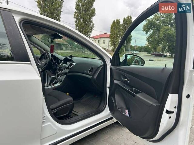 Белый Шевроле Круз, объемом двигателя 1.36 л и пробегом 191 тыс. км за 7800 $, фото 7 на Automoto.ua