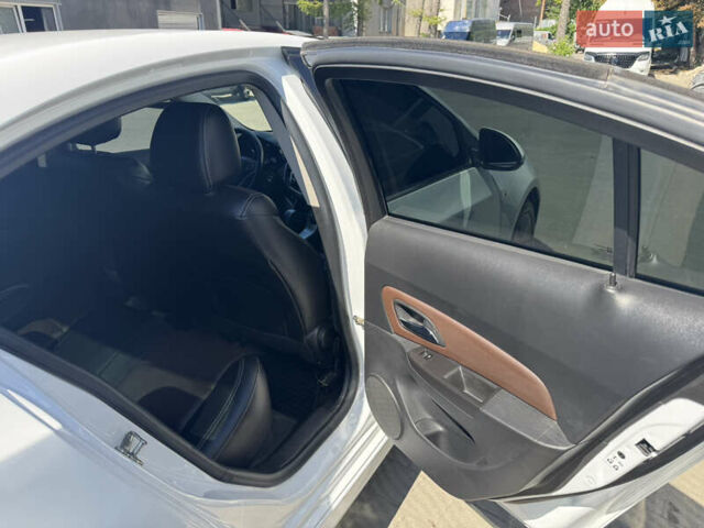 Белый Шевроле Круз, объемом двигателя 1.4 л и пробегом 133 тыс. км за 7900 $, фото 13 на Automoto.ua