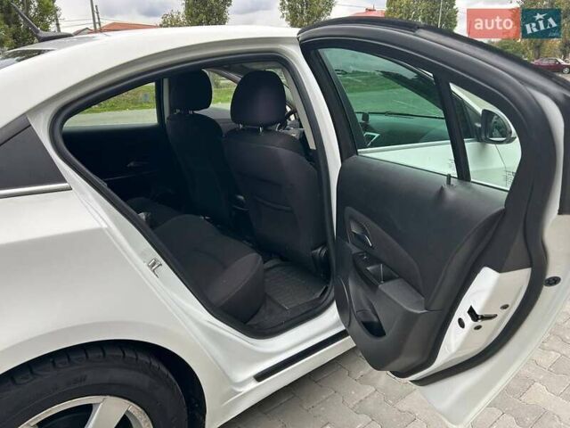 Белый Шевроле Круз, объемом двигателя 1.36 л и пробегом 191 тыс. км за 7800 $, фото 9 на Automoto.ua
