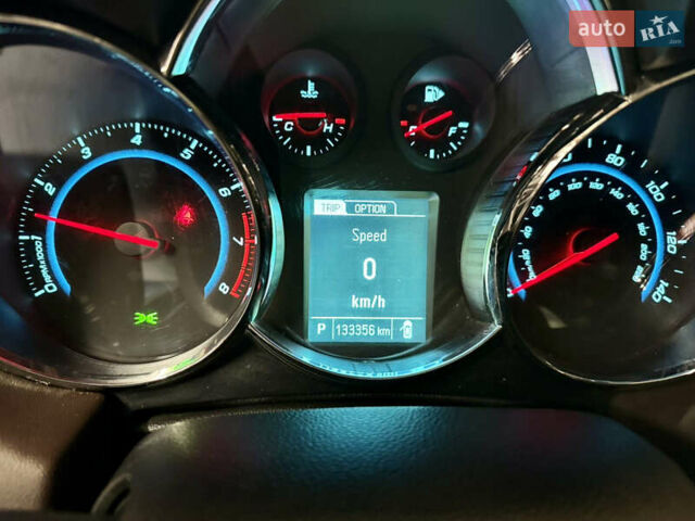 Белый Шевроле Круз, объемом двигателя 1.4 л и пробегом 133 тыс. км за 7900 $, фото 7 на Automoto.ua