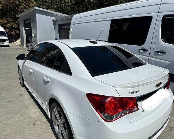 Белый Шевроле Круз, объемом двигателя 1.4 л и пробегом 133 тыс. км за 7900 $, фото 5 на Automoto.ua