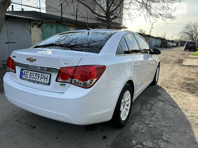 Белый Шевроле Круз, объемом двигателя 1.4 л и пробегом 157 тыс. км за 8000 $, фото 4 на Automoto.ua