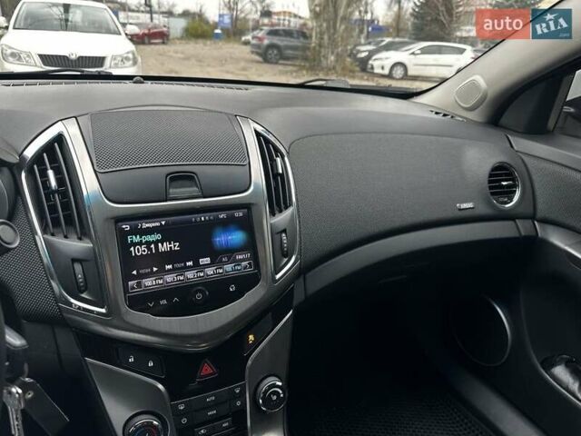 Белый Шевроле Круз, объемом двигателя 1.8 л и пробегом 73 тыс. км за 9499 $, фото 6 на Automoto.ua