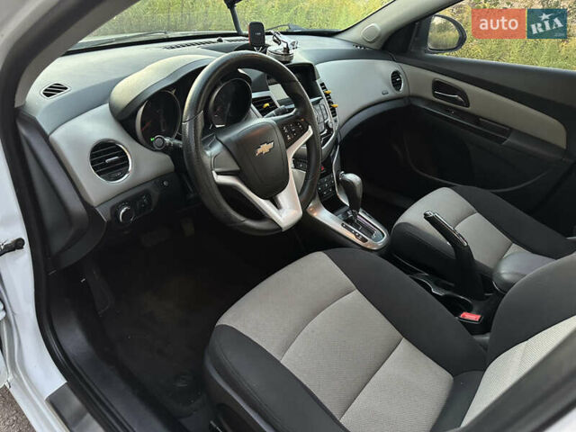 Белый Шевроле Круз, объемом двигателя 1.8 л и пробегом 227 тыс. км за 7000 $, фото 9 на Automoto.ua