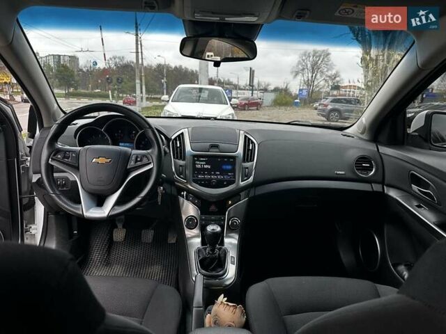 Белый Шевроле Круз, объемом двигателя 1.8 л и пробегом 73 тыс. км за 9499 $, фото 3 на Automoto.ua