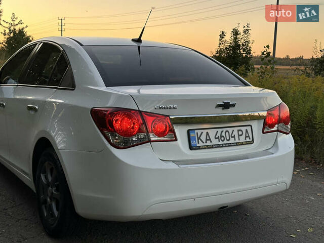 Белый Шевроле Круз, объемом двигателя 1.8 л и пробегом 227 тыс. км за 7000 $, фото 10 на Automoto.ua