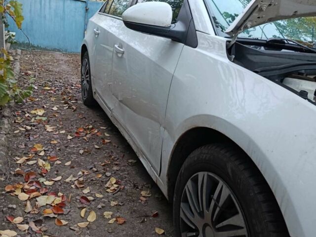 Білий Шевроле Круз, об'ємом двигуна 1.4 л та пробігом 233 тис. км за 5000 $, фото 7 на Automoto.ua