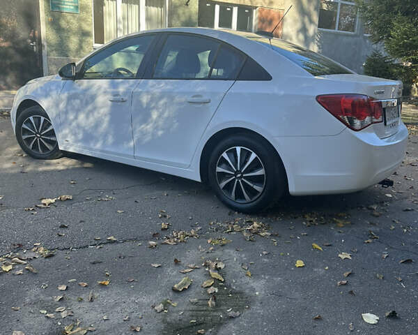 Белый Шевроле Круз, объемом двигателя 1.8 л и пробегом 210 тыс. км за 5999 $, фото 5 на Automoto.ua