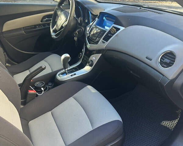 Белый Шевроле Круз, объемом двигателя 1.8 л и пробегом 210 тыс. км за 5999 $, фото 10 на Automoto.ua