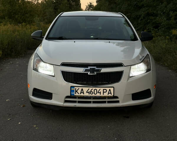 Белый Шевроле Круз, объемом двигателя 1.8 л и пробегом 227 тыс. км за 7000 $, фото 7 на Automoto.ua