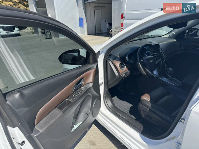 Белый Шевроле Круз, объемом двигателя 1.4 л и пробегом 133 тыс. км за 7900 $, фото 14 на Automoto.ua