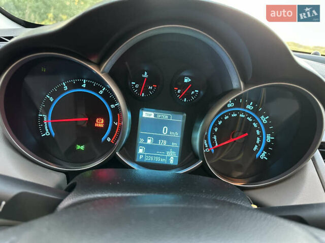 Белый Шевроле Круз, объемом двигателя 1.8 л и пробегом 227 тыс. км за 7000 $, фото 8 на Automoto.ua