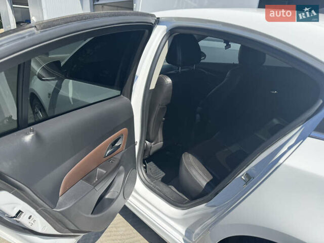 Белый Шевроле Круз, объемом двигателя 1.4 л и пробегом 133 тыс. км за 7900 $, фото 15 на Automoto.ua