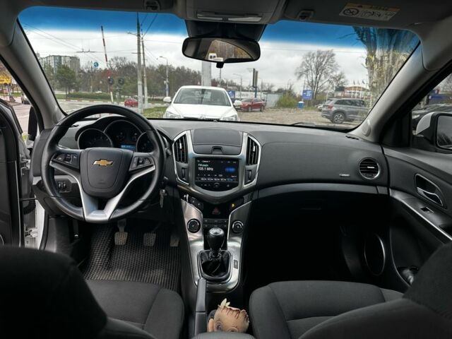 Білий Шевроле Круз, об'ємом двигуна 1.8 л та пробігом 73 тис. км за 9499 $, фото 4 на Automoto.ua