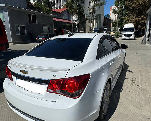 Белый Шевроле Круз, объемом двигателя 1.4 л и пробегом 133 тыс. км за 7900 $, фото 3 на Automoto.ua