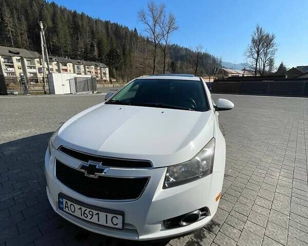 Белый Шевроле Круз, объемом двигателя 1.36 л и пробегом 204 тыс. км за 8700 $, фото 2 на Automoto.ua