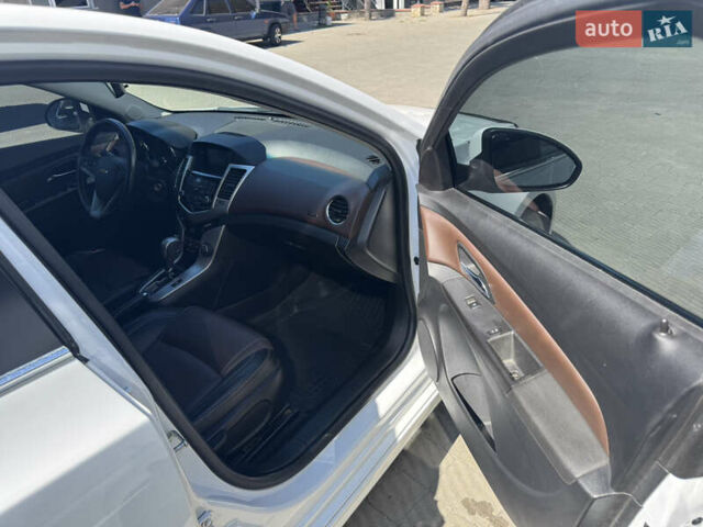 Белый Шевроле Круз, объемом двигателя 1.4 л и пробегом 133 тыс. км за 7900 $, фото 12 на Automoto.ua